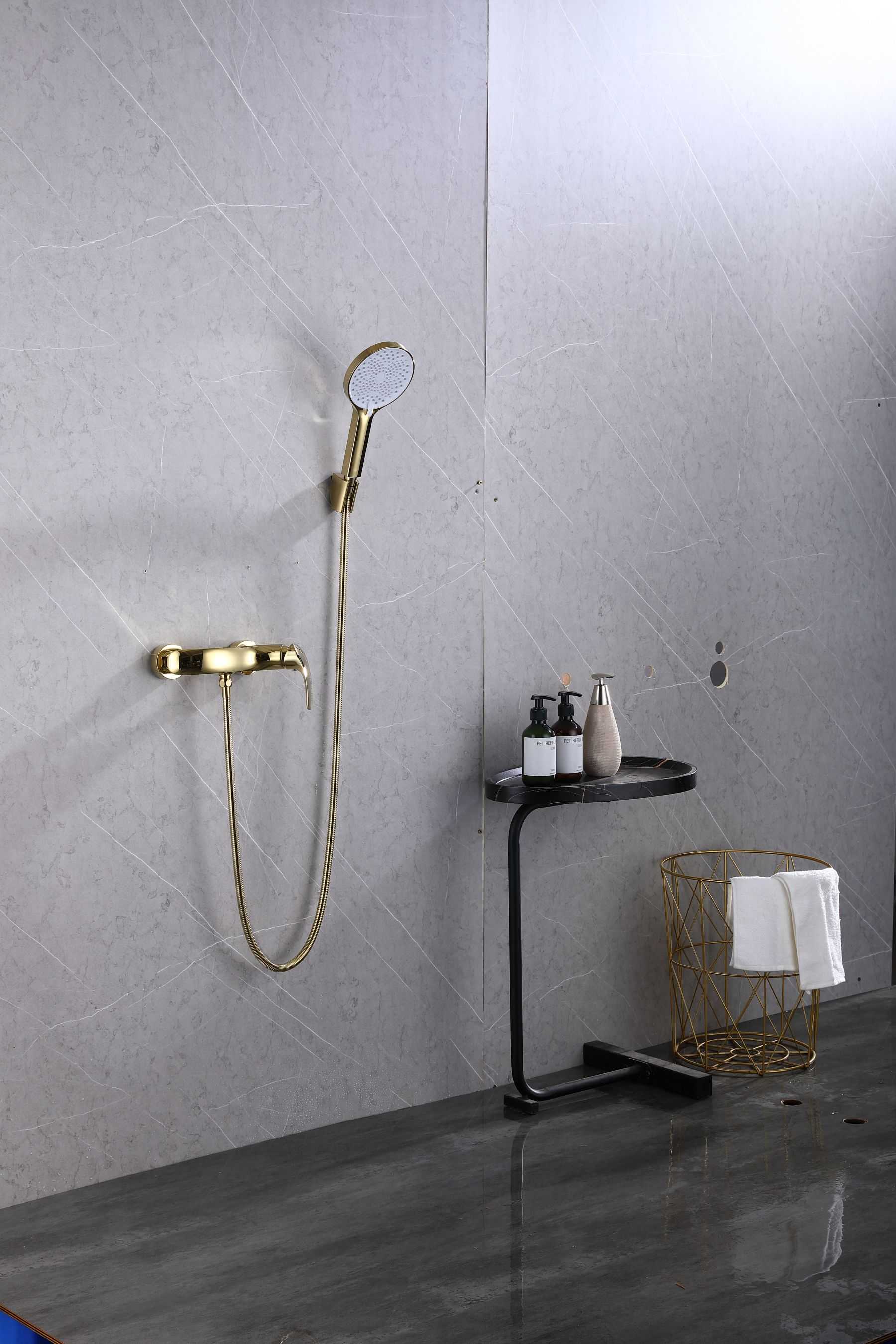 Mélangeur de douche exposé à une poignée pour salle de bain