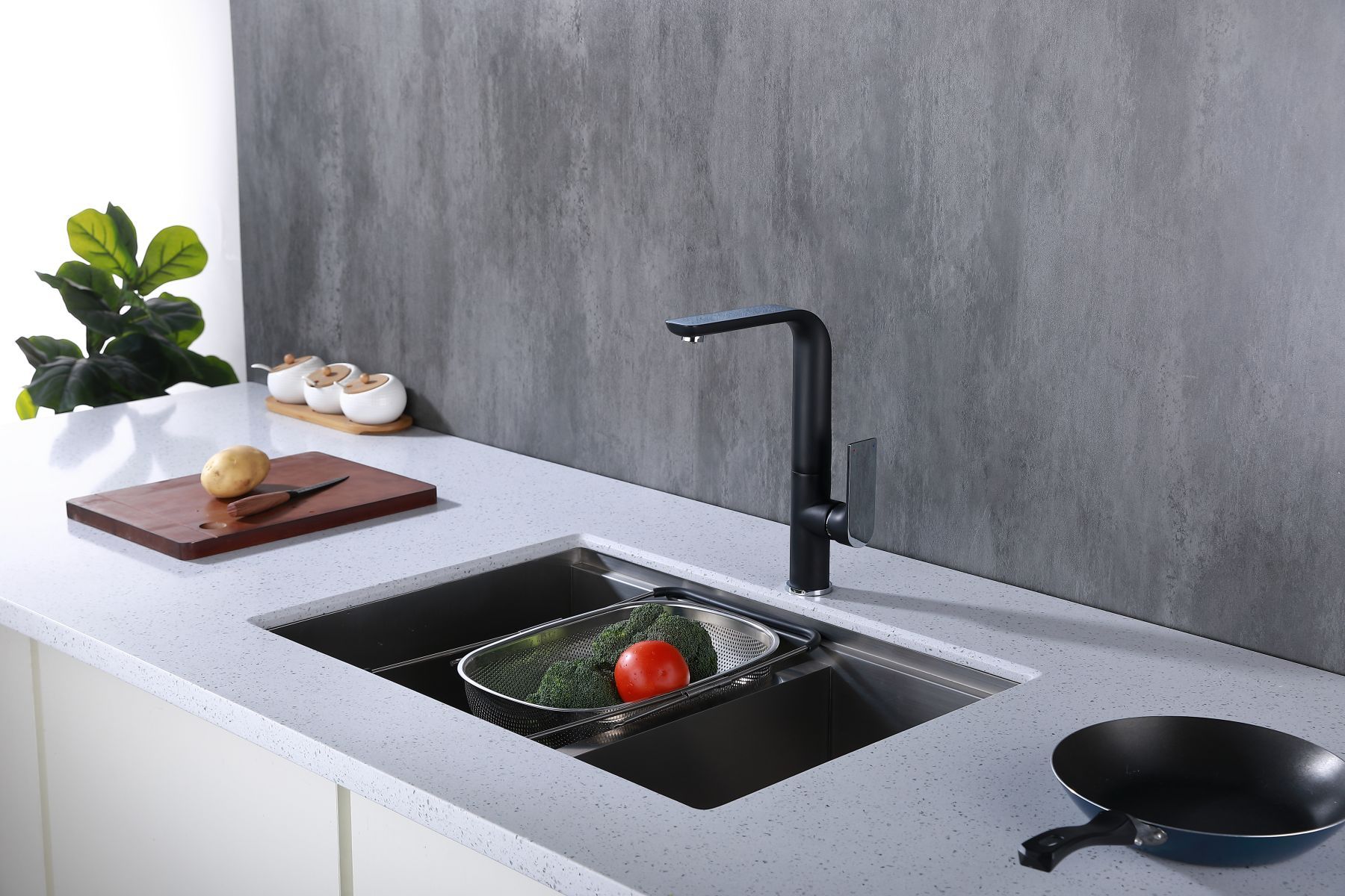 Kitchen Faucet With Black and Chrome Finishes